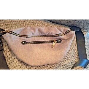 a New Day Fleece Crossbody Fanny Pack‎ - New without tags Soft